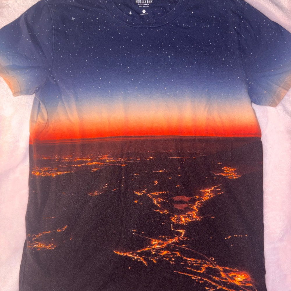 Hollister Men’s Ombre Nightscape Graphic Tee - Blue/Orange/Black